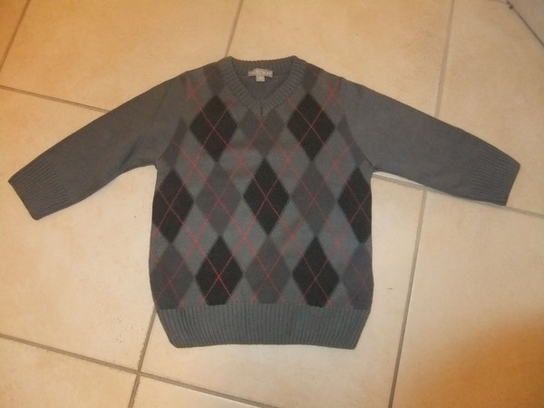 pull gris excellent etat 3 ans