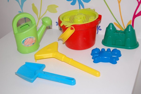 Seau Et Pelle Pour Enfants – Ensemble De Plage Avec Râteau, Arrosoir, Forme, Tamis – Jeux Plage Et Sable Pour Enfants – Couleurs Assorties