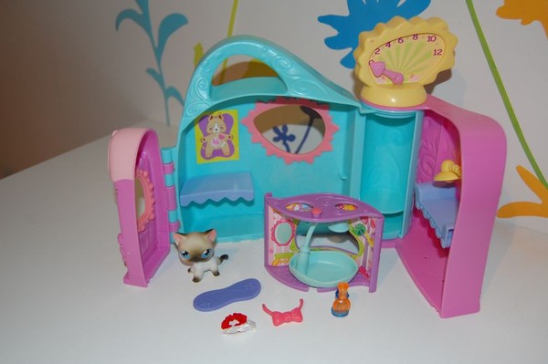maison violette PET SHOP + accessoires + personnages